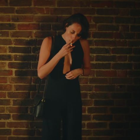 #fleabag #PhoebeWallerBridge Phoebe Waller-Bridge #fleabag2016 Fleabag Outfits, Fleabag Edit, Fleabag Sticker, Fleabag Era, Academia Aesthetic Outfit, Movie Shots, Halloween 2024, Academia Aesthetic, Aesthetic Outfit