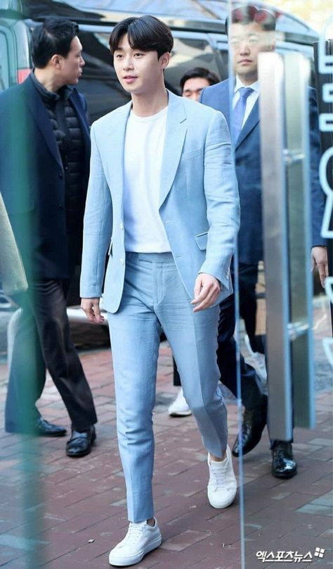 Man Suit Style, Korean Men Suit, Korean Man, Suits And Sneakers, Missing Person, Korean Drama Stars, Park Seo Jun, Park Seo Joon, Seo Jun