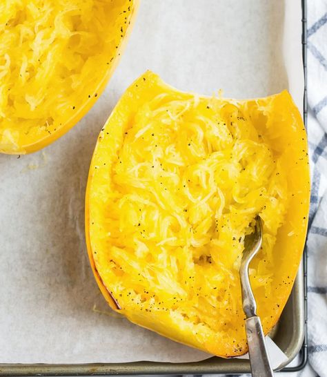 How to bake roasted spaghetti squash in the oven. Never soggy! Use this easy method for any favorite baked spaghetti squash recipe. The BEST! Roasting Spaghetti Squash, Baked Spaghetti Squash Recipes, Pesto Spaghetti Squash, Spaghetti Squash Recipes Easy, Cook Spaghetti Squash, Spaghetti Squash Lasagna, Vegetable Spaghetti, Baked Spaghetti Squash, Spaghetti Squash Recipes