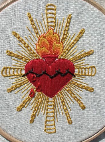 Sacred Heart Art, Cross Embroidery Designs, Religious Embroidery, Embroider Ideas, Cushion Embroidery, Catholic Crafts, Embroidery Hearts, Corset Pattern, Hand Embroidery Projects