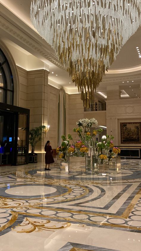 Trading Room, Luxury Hotels Lobby, Paris Rooms, Entrance Gates Design, Classic House Design, Luxury Homes Dream Houses, Hotel Interior, Dream House Exterior, Discord Server