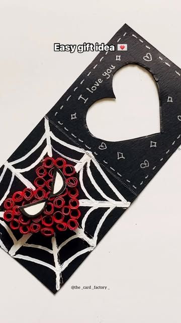 Gifts For Best Friends To Make At Home, Boyfriend Gifts Scrapbook, Easy Paper Crafts Ideas, Paper Crafts Gifts Ideas, Homemade Crafts For Boyfriend, Spiderman Craft Ideas, Diy Spiderman Crafts, Diy Paper Cards, Spiderman Diy Crafts