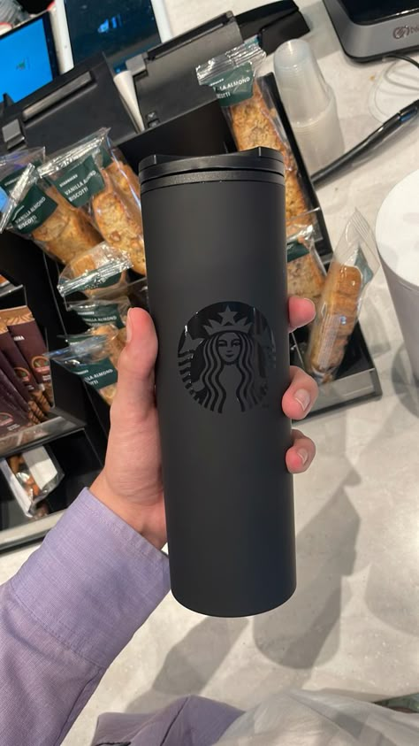 Starbucks black bottle Starbucks Tumbler Aesthetic, Starbucks Coffee Bottle, Vaso Starbucks, Tumbler With Vinyl, Meaningful Gifts For Him, Starbucks Thermos, Black Starbucks, Tumbler Aesthetic, Copo Starbucks