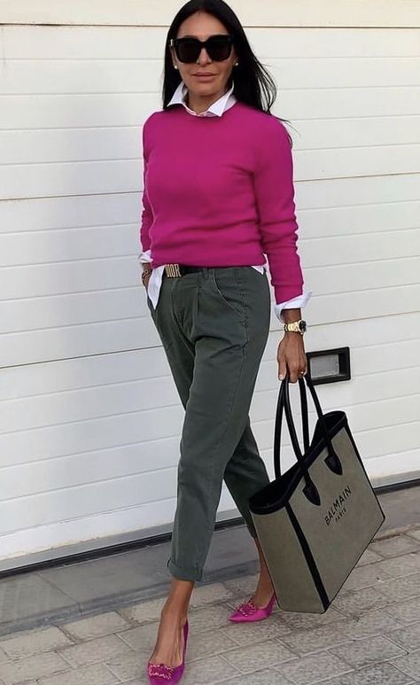 Mode Over 50, Home Wear Women, Home Wear Women Casual, 60 Fashion, Home Wear, Casual Work Outfits, Green Pants, Looks Chic, 가을 패션