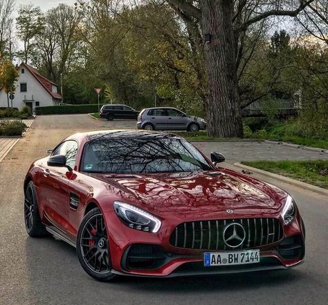 Red Mercedes Benz Aesthetic, Marcedice Benz Car, Marsadiz Car, Red Mercedes Benz, Red Mercedes, 4 Door Sports Cars, Mercedes Auto, Luxe Auto's, Mercedes Cars