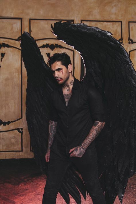 Lucifer Halloween Costume Men, Aj Merlin, Mens Halloween Makeup, Black Angel Costume, Demon Images, Greek Underworld, Dark Angel Costume, Boy Snaps Pic, Hand Shadows