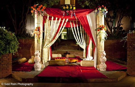 wedding mandap Wedding Decorations Bengali, Bengali Wedding Mandap Decoration, Bengali Theme Wedding Decoration, Bengali Mandap Decoration, Traditional Bengali Wedding Decor, Bengali Wedding Mandap, Wedding Pandal, Bengali Wedding Decoration, Bengali Decor