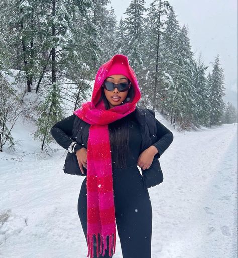 Black Women Snow Outfits, Snow Pics Instagram Aesthetic, Aspen Colorado Black Women, Snow Pics Instagram Baddie, Outfits For Denver Colorado Fall, Ski Trip Black Women, Snowsuit Outfit Black Women, Ski Outfits For Women Black, Winter Aesthetic Black Woman