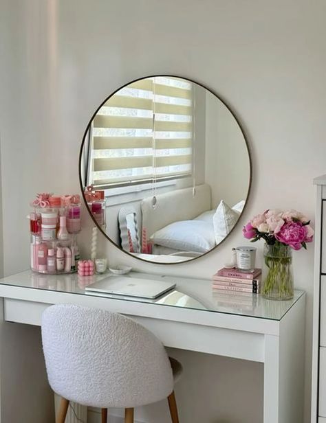 Simple Bedroom Vanity, Vanity Desk White, Aesthetic Desk/vanity, Simple Vanity Ideas Bedroom, Vanity Inspo Aesthetic, Desk And Vanity In One, White Room Decor, Dream Apartment Decor, Room Redesign