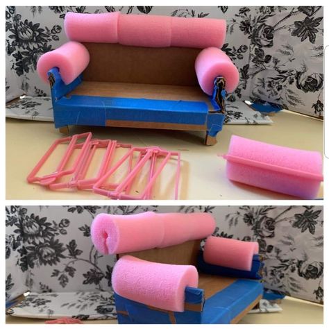 Diy Doll House Furniture Easy Cardboard, Diy Barbie Stuff, Diy Doll House Furniture, Miniature Couch, Barbie House Furniture, Diy Barbie House, Dollhouse Miniature Tutorials, Doll Furniture Diy, Barbie Dolls Diy