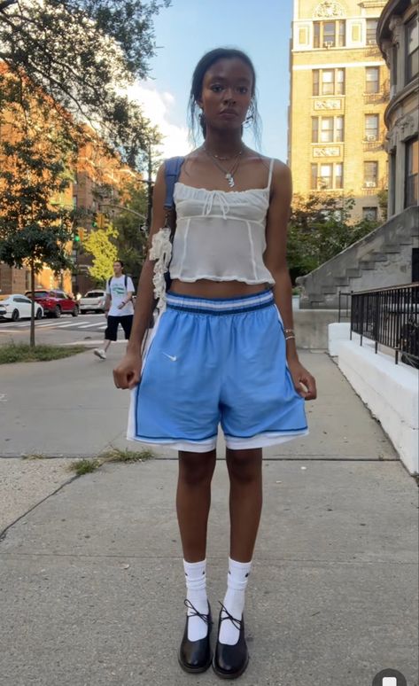 Paris Fits Summer, Mary Janes With Shorts, Oversized Jorts Summer Outfits, Jersey Shorts Outfit Women, Early 2000s Summer Fashion, Trendy Baggy Wide-leg Shorts, Pastel Summer Outfits, Summer Street Style 2024, 90s Relaxed Fit Streetwear Shorts