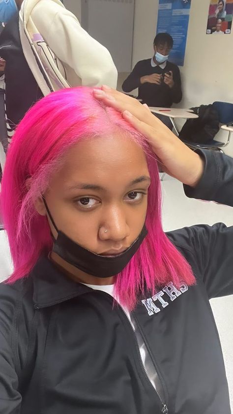 Dyed Natural Hair Black Women, Hot Pink Skunk Stripe Hair, Pink Skunk Stripe Hair, Pink Hair Brown Skin, Skunk Stripe Hair Black, Pink Skunk Stripe, Blue Natural Hair, Skunk Stripe Hair, Stripe Hair