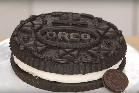 Giant Oreo Cake, Oreo Cookie Cake, Oreo Birthday Cake, Oreo Cookie Recipes, Oreo Desserts, Giant Cookie, Popsugar Food, Oreo Recipes, Cookie Cake Recipe