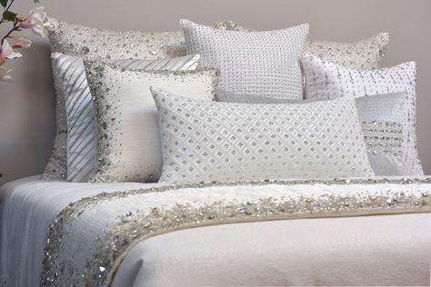 Old Money Decor, Classy Interior Design, Silver Bedding, Diy Rhinestone Crafts, Classy Interior, Luxury Duvet Cover, Bed Cover Sets, House Styling, Room Decor Cozy