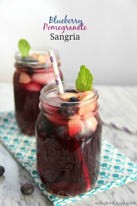 Blueberry Pomegranate Sangria Blueberry Sangria Recipes, Pomegranate Sangria Recipes, Blueberry Sangria, Vodka Sangria, Fruity Sangria, Pomegranate Sangria, Pomegranate Drinks, Pomegranate Vodka, Pomegranate Cocktails