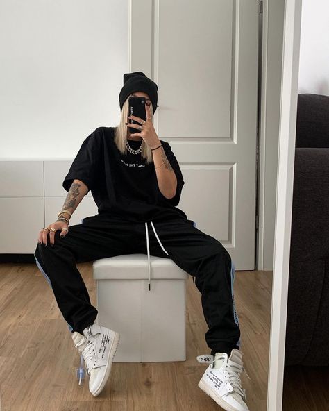 Tomboy Outfits, Tomboy Style Outfits, Streetwear Fashion Women, Tomboy Fashion, Edgy Outfits, Swag Outfits, Streetwear Outfit, Teen Fashion Outfits, Black Outfit