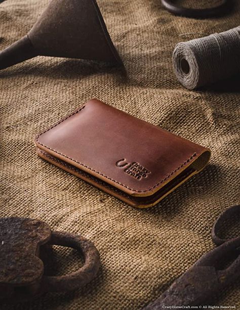 Mens Card Holder, Small Leather Wallet, Minimalist Cards, Credit Card Holder Wallet, Horse Crafts, Macbook Sleeve, Iphone Leather Case, Classic Brown, Unique Personalized Gift