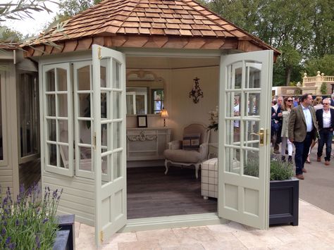 Large Hopton octagonal summerhouse from the Malvern Collection via Malvern Garden Buildings, as seen at Chelsea Flower Show in 2016. Visit Malvern at Squires Garden Centre in Shepperton, TW17 Photo credit: Mansell Hexagon Summer House Ideas, Octagonal Summer House, Summer House Interiors, Corner Summer House, Glass Cabin, Shed Interior, Summer House Garden, Gazebo Pergola, She Sheds