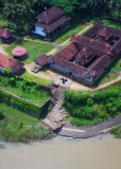 South Indian Village House, Rainy House, Traditional Kerala House, Kerala Aesthetic, Kerala Beauty, Kerala Traditional House, Nature Village, Farm Homes, Indian Houses