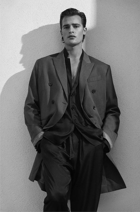 Parker Van Noord is the Face of ZARA Spring Summer 2021 Collection Zara Models, Male Portrait Poses, Zara Spring, Male Models Poses, Mens Fashion Editorial, Men Photoshoot, Campaign Fashion, Mens Editorial, Model Test