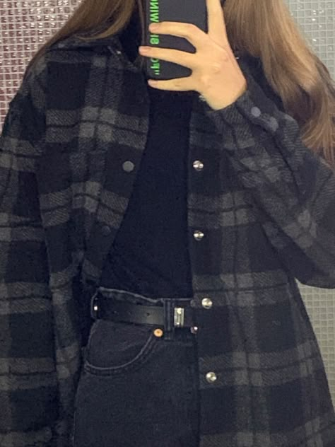 Green Flannel Outfits For Women, Dark Flannel Outfits, Preppy Goth Outfits, Black Flannel Outfit, Green Flannel Outfit, Flannel Outfits Aesthetic, Flannel Aesthetic, Soft Goth, Outfit Aesthetics