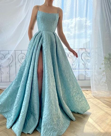 Teuta Matoshi on Instagram: “Sunday afternoon blues in our textured corset gown 🦋 #teutamatoshi #teutamatoshiduriqi” Vestidos Color Vino, Textured Gown, Teuta Matoshi, Long Formal Dress, Outfit Vintage, Ball Gowns Evening, Evening Dresses Cocktail, Necklines For Dresses, Ball Gown Dresses