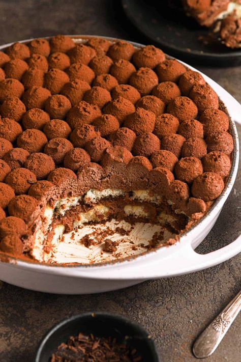 Chocolate Tiramisu Recipe, Tiramisu Easy, Easy Chocolate Bars, Tiramisu Recipes, Dinner Hosting, Italian Desert, Chocolate Mascarpone, Chocolate Cream Puff, Saloon Bar