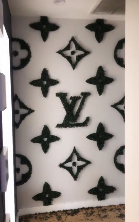 Louis Vuitton Grass Wall Art, Lv Grass Wall Decor, Aesthetic Door Painting, Painting Ideas Bedroom Aesthetic, Door Painting Ideas Bedroom Aesthetic, Door Painting Ideas Bedroom, Painting Ideas Bedroom, Bedroom Door Painting, Bedroom Teenager