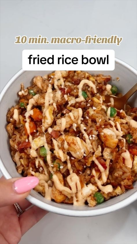 When nothing else sounds good…a gigantic, high protein, low cal bowl of fried rice really does it for me 😌🤌🏼 (macros at end) Literally ta… | Instagram Low Cal Fried Rice, High Protein Fried Rice, High Protein Low Cal Meals, Low Cal High Protein Recipes, High Protein Low Cal, Bland Meals, Rice Meals, Fitness Plans, Fried Rice Recipe