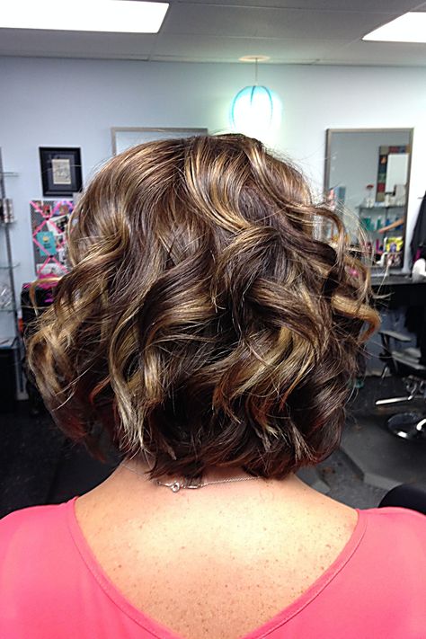 Bob Hairstyles - The awesome choice of Smart Consumers - find all you need and buy them today. Click to Visit! Inward Curls, Bob With Balayage, Rounded Bob, Carmel Highlights, Classic Haircut, Classic Bob, Inverted Bob, Chic Hairstyles, Short Bob Hairstyles