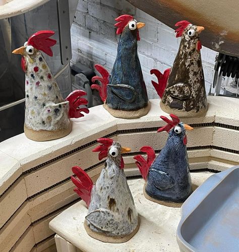 Easter Pottery Ideas, Ceramics Bowls Designs, Easter Pottery, Chicken Figurines, Ceramic Chicken, Pottery Lessons, Ceramic Rooster, Pottery Animals, Ceramic Art Sculpture