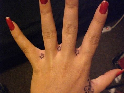 Hardcore Tattoo, Small Star Tattoos, Tattoo Quotes About Strength, Tattoo Finger, Hand Tattoos For Girls, Small Stars, Small Flower Tattoos, Trendy Tattoo, Waves Tattoo