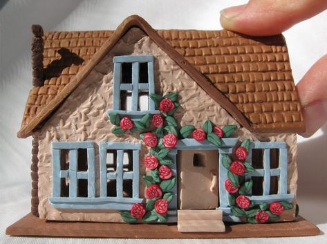 Portrait Houses & Clay Trials Clay House Design, Clay Crafts House, Miniature Clay Houses, Clay Cottage, Template For Clay House, Clay Cottage House, Clay Building, Polymer Clay House Miniature, Mini Clay House