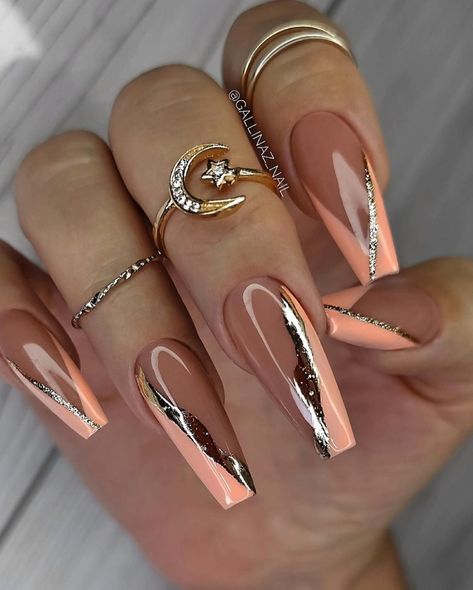 Fall Coffin Nails, Gold Accent Nail, Brown Nails Design, Fall Acrylic Nails, Coffin Shape Nails, Colorful Nail Designs, Elegant Nails, Autumn Style, Unique Nails