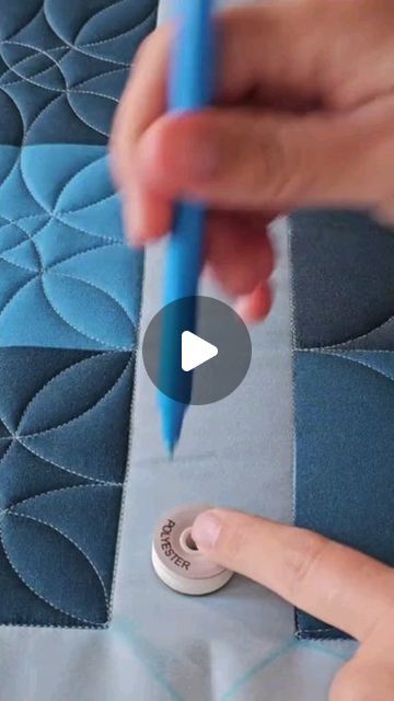 Quilting Videos Tutorials Youtube, How To Quilt On A Sewing Machine, Quilting Ideas Machine, Best Quilting Sewing Machine, Custom Quilting Ideas, Top Quilting Designs, Free Motion Quilting Borders, Manx Quilting, Quilting Projects Ideas