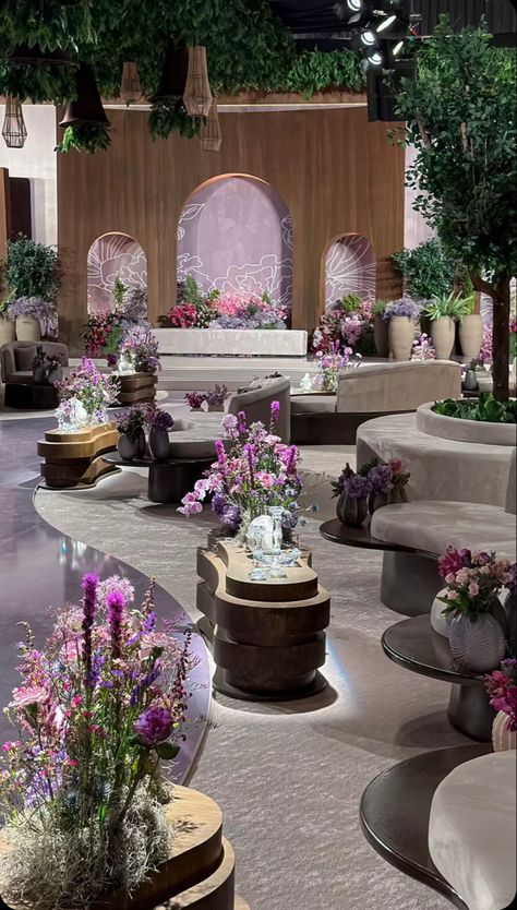 Khaleeji Wedding, Nikkah Party, Weddings Decorations Elegant Romantic, Simple Elegant Wedding Dress, Lebanese Wedding, Wedding Hall Decorations, Forest Theme Wedding, Wedding Stage Design, Classic Wedding Decorations