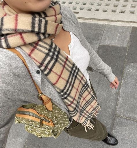 Plaid Scarf Outfit, Scarf Outfit, Autumn Fits, Tumblr Outfits, Winter Fits, Swaggy Outfits, Outfit Combinations, College Outfits, Modern Fashion