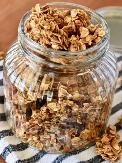 Homemade Granola Cereal, Lemon Ricotta Muffins, Nut Free Granola, Cherry Scones, Homemade Cereal, Granola Parfait, Dash Diet Recipes, Granola Recipe Homemade, Crunchy Granola