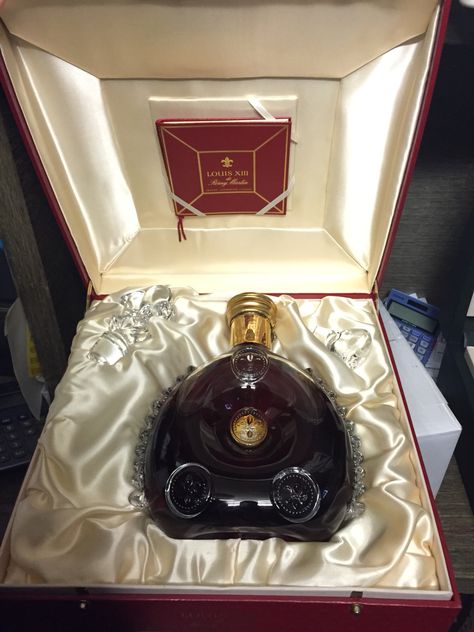 Cognac Queen, Queen Anime, Champagne Bottles, Liquor Bottles, Cognac, Liquor, Champagne, Perfume Bottles, Queen