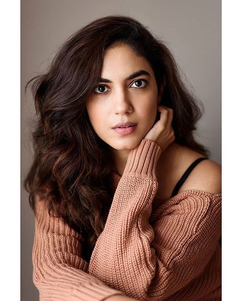 Just a decent photo of this decent human on this Sunday. Hi @rituvarma. #HuntingPortraits . . . . . . #imstartingtodoubtifthesereallywork #rituvarma #Ritu #tollywood #actor #moviestar #kollywood #peopleportrait #headshots #fallwinter #wintervibes #portraitpage #theportraitpr0ject #pictureperfect #filmstar #telugucinema #portraitsofficial #portraitstream #portraitsofwomen #facesobsessed #naturallight #nikonportrait #nikonindia #nikon @nikonindiaofficial @portraitpage Ritu Verma, Ritu Varma, Biography Movies, Red Skater Dress, Telugu Wedding, Saree Photoshoot, Dark Brown Hair Color, Beautiful Photoshoot, Indian Models