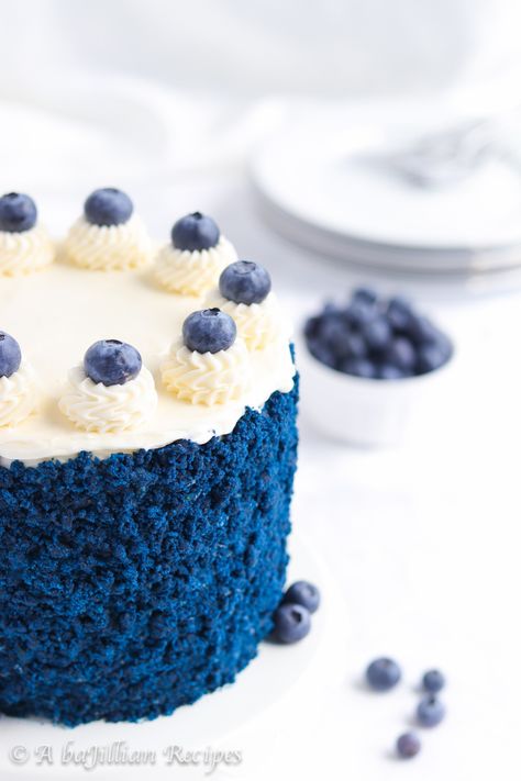 Blueberry Velvet Cake, Easy Blue Cake, Blue Velvet Pound Cake, Blue Cake Ideas, Blue Velvet Cheesecake Cake, Blue Velvet Cupcakes, Macaron Ice Cream Sandwich, Blue Velvet Cakes, Flat Cakes