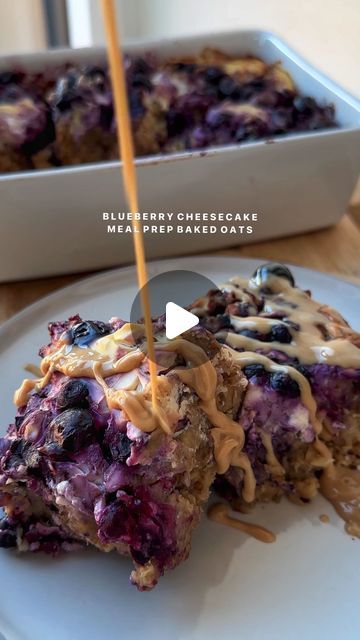 3M views · 177K likes | Emma Petersen 🥕 on Instagram: "MEAL PREP BAKED OATS | Blueberry cheesecake 🩵  Another week, another big batch baked oats combo !! Coming up with new variations brings me far too much excitement & this one was an absolute vibeeee 🫐  Makes 3-5 servings. ▫️ 200g rolled oats ▫️ 2 bananas ▫️ 60g @myprotein salted caramel soy protein ▫️ 420ml milk ▫️ 1 tsp baking powder ▫️ 120g frozen blueberries, warmed in the microwave with 1 tsp maple syrup ▫️ 6 tbsps greek style vanilla yoghurt  👩‍🍳 just assemble as shown, bake in the oven (180 degrees Celsius) for 35-40 mins and you’re good to go! I like to serve mine up with soy yoghurt and drizzly peanut butter. Simply store the rest in the fridge and either microwave your portion when you want it for 1 min, or have cold for a Blended Baked Protein Oats, Protein Pumpkin Baked Oats, Baked Oats No Protein Powder, Baked Oats Protein, Blueberry Protein Baked Oats, Oats Blueberry, Roasted Oats, Baked Oats Recipe, Baking With Protein Powder