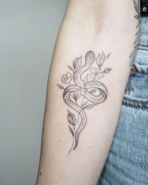 Reborn Tattoo, Cactus Tattoo, Corn Snake, Tattoo Desings, Snake Tattoo, Feminine Tattoos, Symbolic Tattoos, Tattoo Sketches, Tattoo Artist