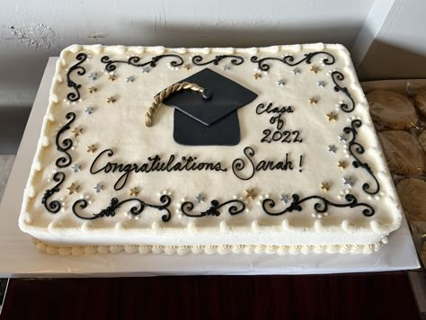 Simple Graduation Cakes, Graduation Sheet Cakes, Graduation Cake Designs, Backyard Graduation Party, Different Types Of Cakes, Graduation Party Cake, Sheet Cake Designs, Graduation Party Foods, Birthday Sheet Cakes