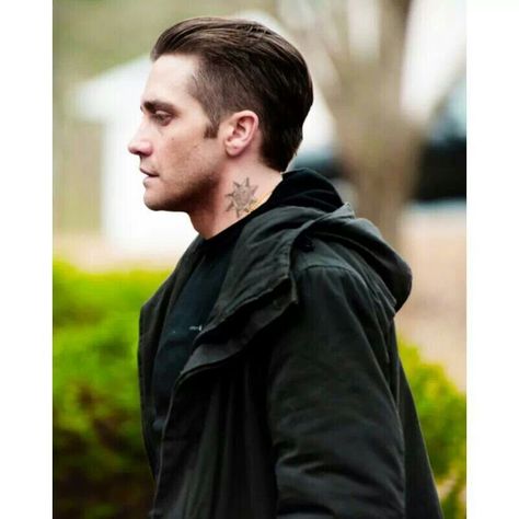 Jake Gyllenhaal Prisoners Haircut, Detective Loki, Maluma Haircut, Mens Slicked Back Hairstyles, Strong Woman Tattoos, Beautiful Women Quotes, Military Photography, Handsome Men Quotes, Men Quotes Funny