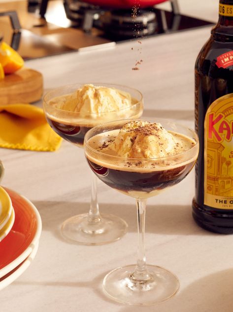 Affogato Espresso Martini, Ice Cream Martini, Espresso Martini Affogato, Frozen Espresso Martini, Affogato Martini, Drink Essentials, Menu Spa, Kahlua Drinks, Affogato Coffee