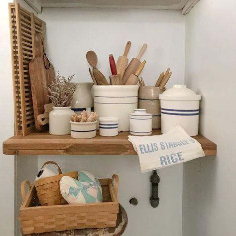 Crock Decor, Kitchen Open Shelves, Easy Room Decor, Hutch Decor, Kitchen Open, Lining Up, Chic Farmhouse, Old Farmhouse, Cozy Chic