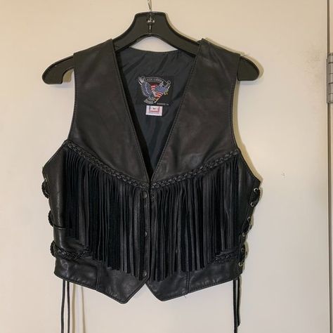 Quality Black Leather Biker Vest with Fringe, Size Medium Cowboy Leather Vest, Biker Vest Outfit Woman, Black Leather Vest Outfits For Women, Fringed Vest Outfit, Leather Vest Outfit, Leather Fringe Vest, Orville Peck, Cowboy Vest, Leather Vests