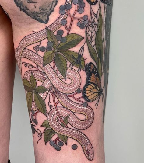 kelsey ellis (@honeybasiltattoos) • Instagram photos and videos Garter Snake, Tattoos Art, Botanical Tattoo, Snake Tattoo, Nature Tattoos, Beautiful Tattoos, Flower Tattoos, Botanical Art, Kingston