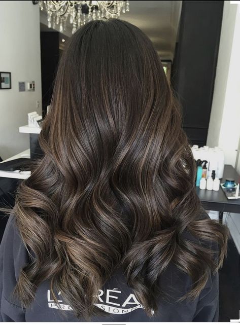 Rambut Brunette, Black Hair Balayage, Brown Hair Balayage, Trendy Hair Color, Brown Hair With Highlights, Hair Studio, Hair Inspo Color, Dark Brown Hair, Cool Hair Color